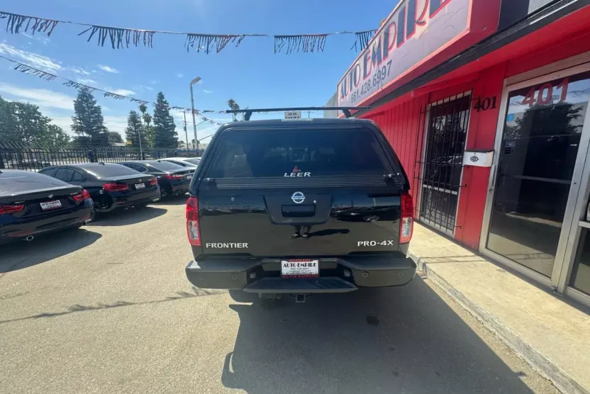 2013 Nissan Frontier King Cab PRO-4X photo 1