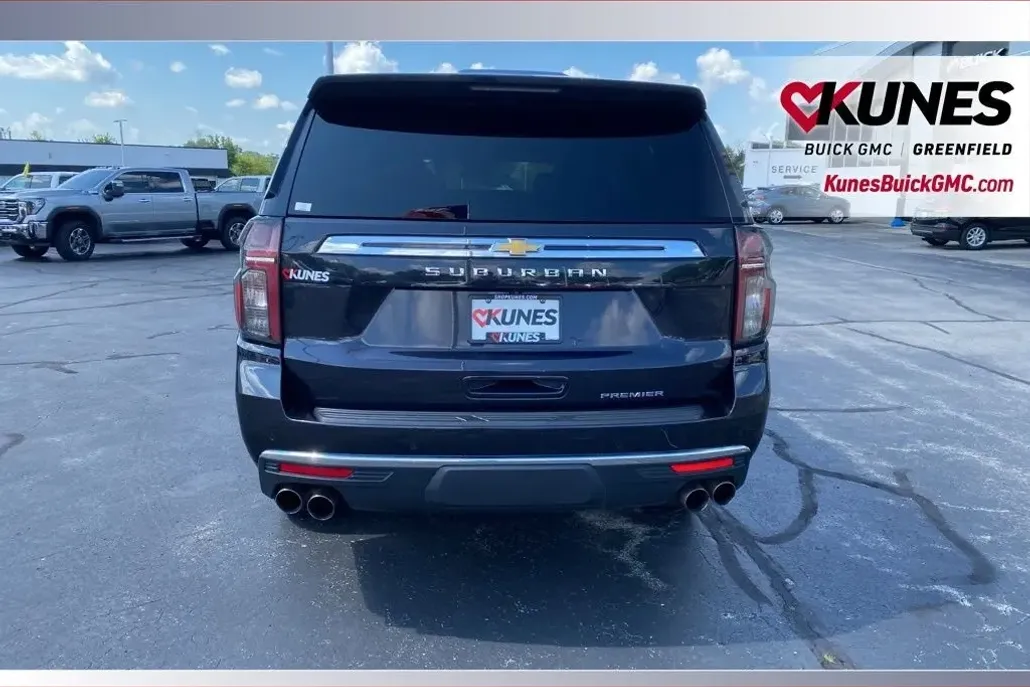 2023 Chevrolet Suburban Premier photo 1