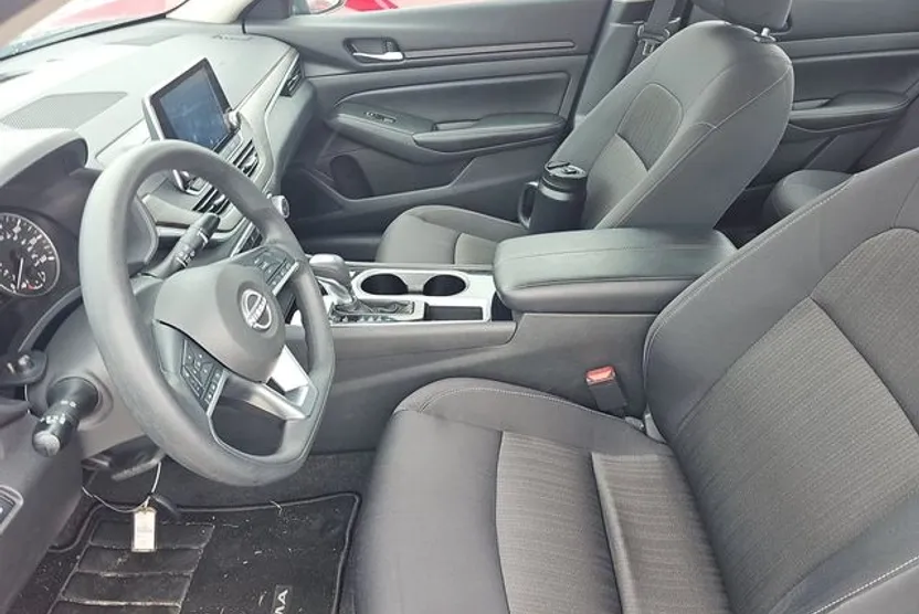 2024 Nissan Altima 2.5 SV photo 1