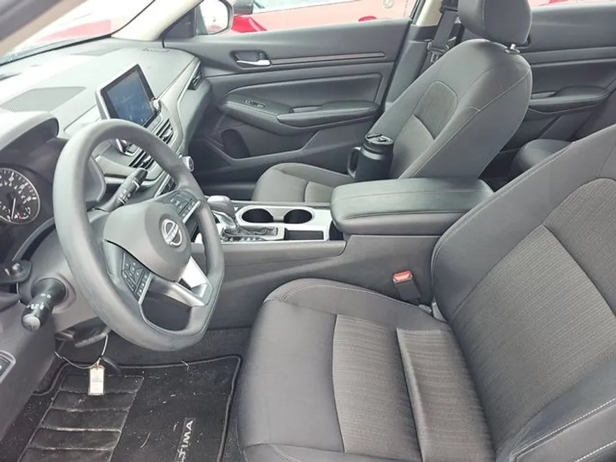 2024 Nissan Altima 2.5 SV photo 1