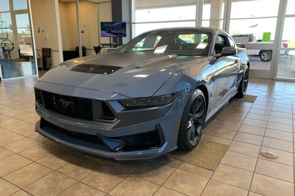 2025 Ford Mustang Dark Horse photo 1