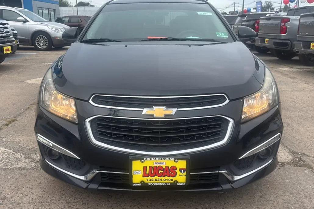 2016 Chevrolet Cruze LT photo 1