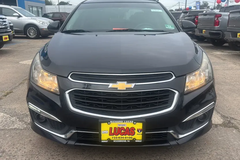 2016 Chevrolet Cruze LT photo 1