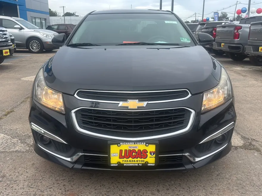 2016 Chevrolet Cruze LT photo 1