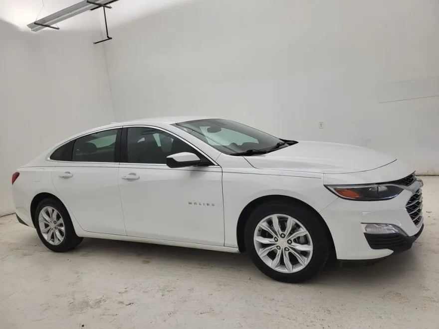 2023 Chevrolet Malibu 1LT photo 1