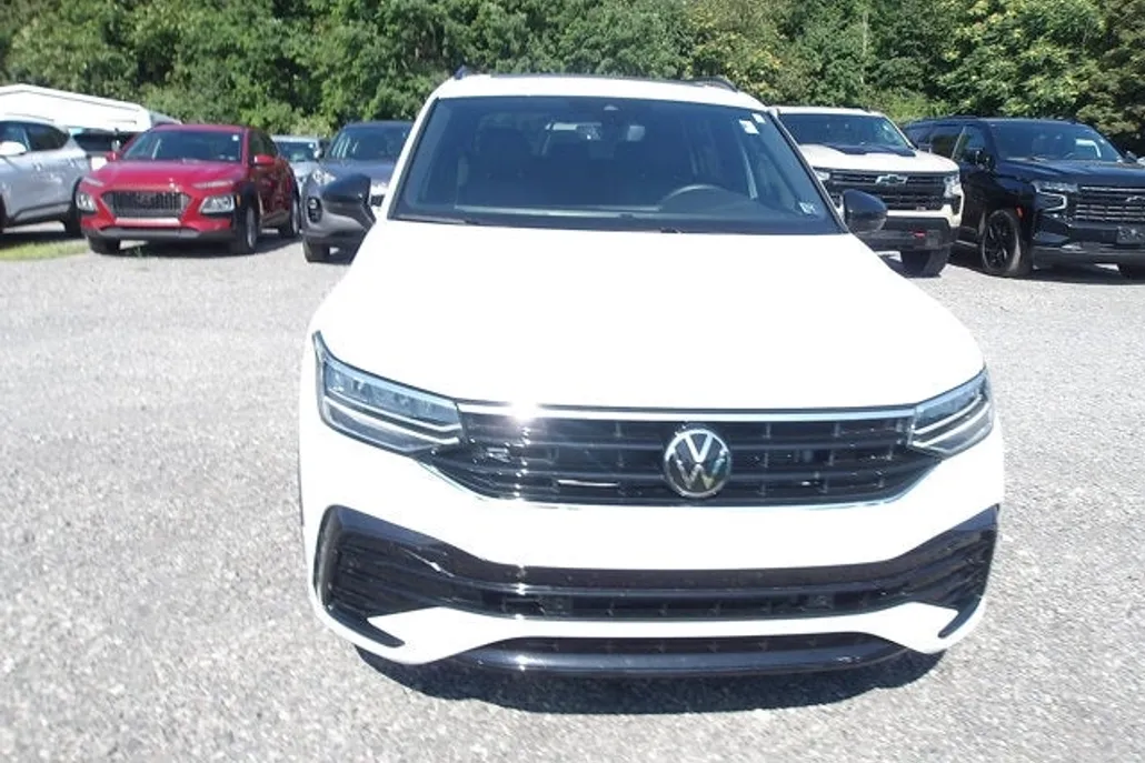 2024 Volkswagen Tiguan SE R-Line Black photo 1
