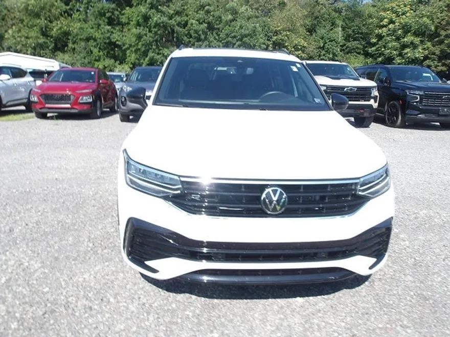 2024 Volkswagen Tiguan SE R-Line Black photo 1