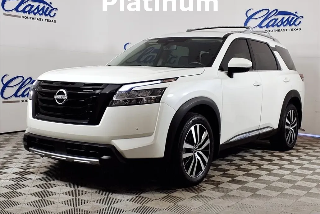 2023 Nissan Pathfinder Platinum photo 1