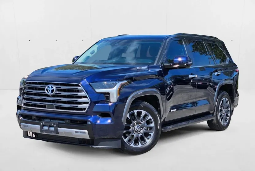 2023 Toyota Sequoia SR5 photo 1