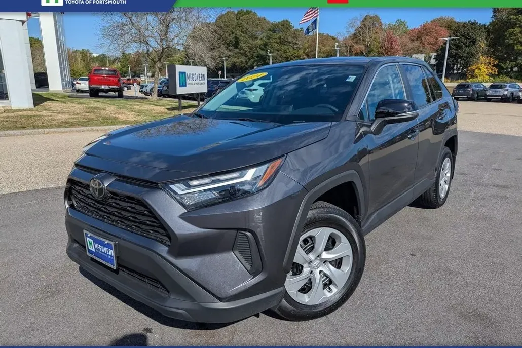 2024 Toyota RAV4 LE photo 1