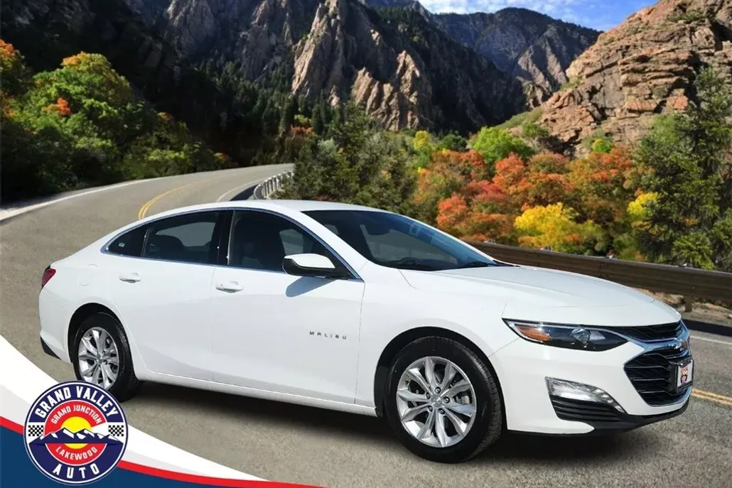 2023 Chevrolet Malibu 1LT photo 1