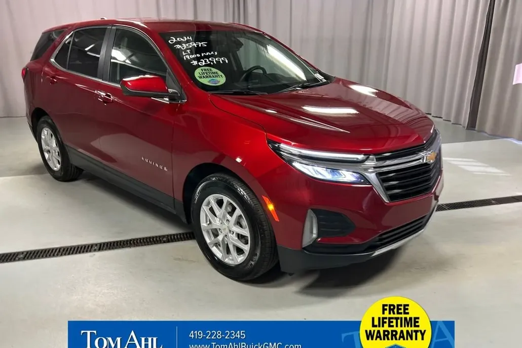 2024 Chevrolet Equinox LT photo 1