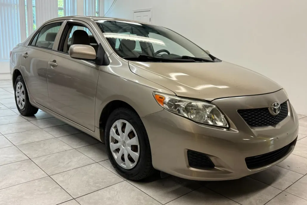 2009 Toyota Corolla LE photo 1