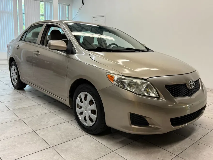 2009 Toyota Corolla LE photo 1