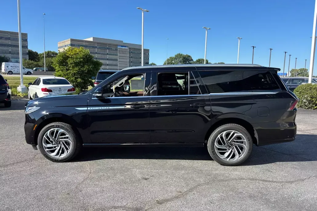 2025 Lincoln Navigator L Reserve photo 1