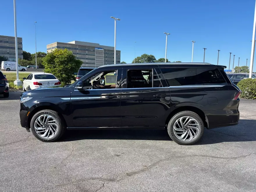 2025 Lincoln Navigator L Reserve photo 1