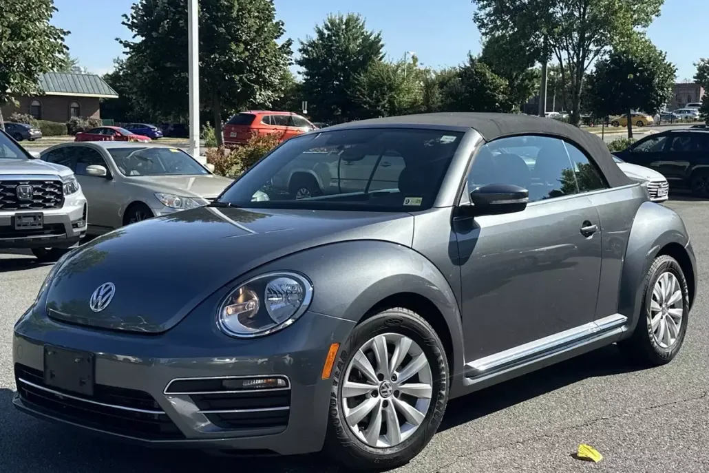 2018 Volkswagen Beetle S Convertible photo 1