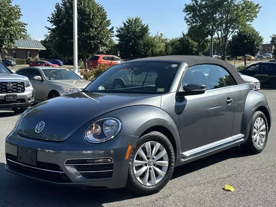 2018 Volkswagen Beetle S Convertible photo 1