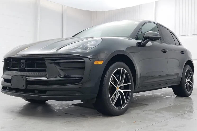 2024 Porsche Macan T photo 1