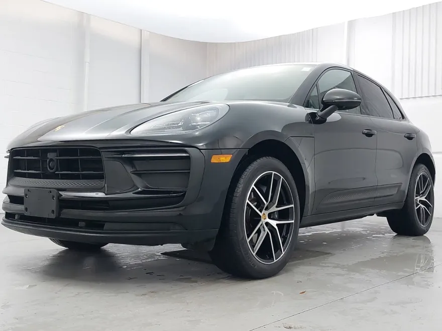 2024 Porsche Macan T photo 1