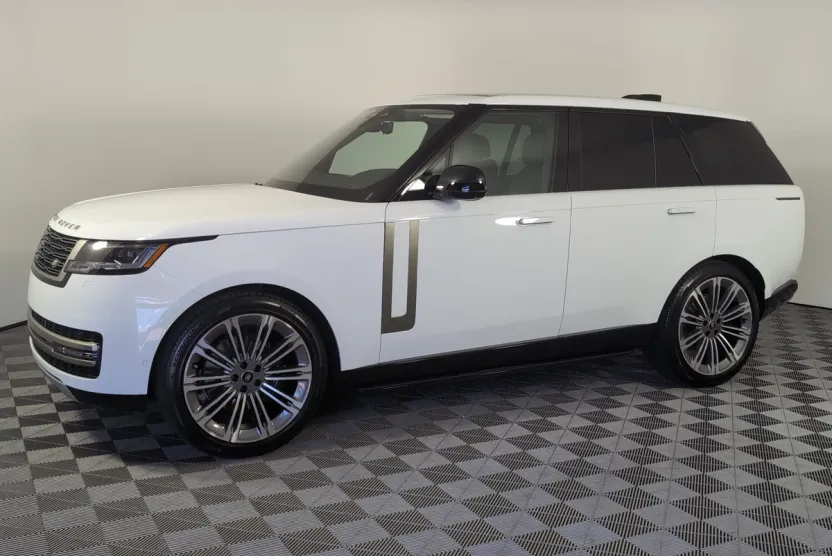 2025 Land Rover Range Rover SE photo 1