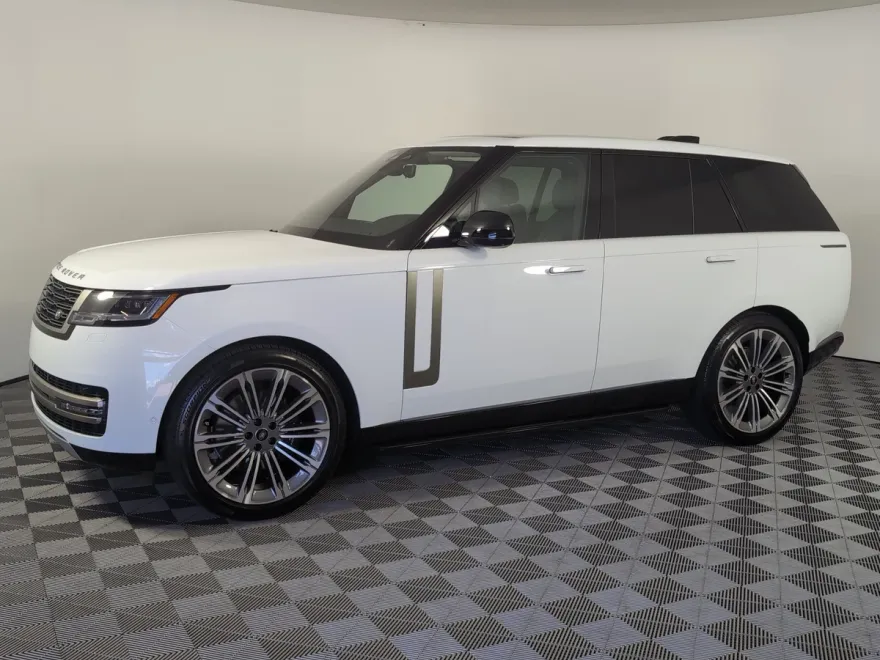 2025 Land Rover Range Rover SE photo 1