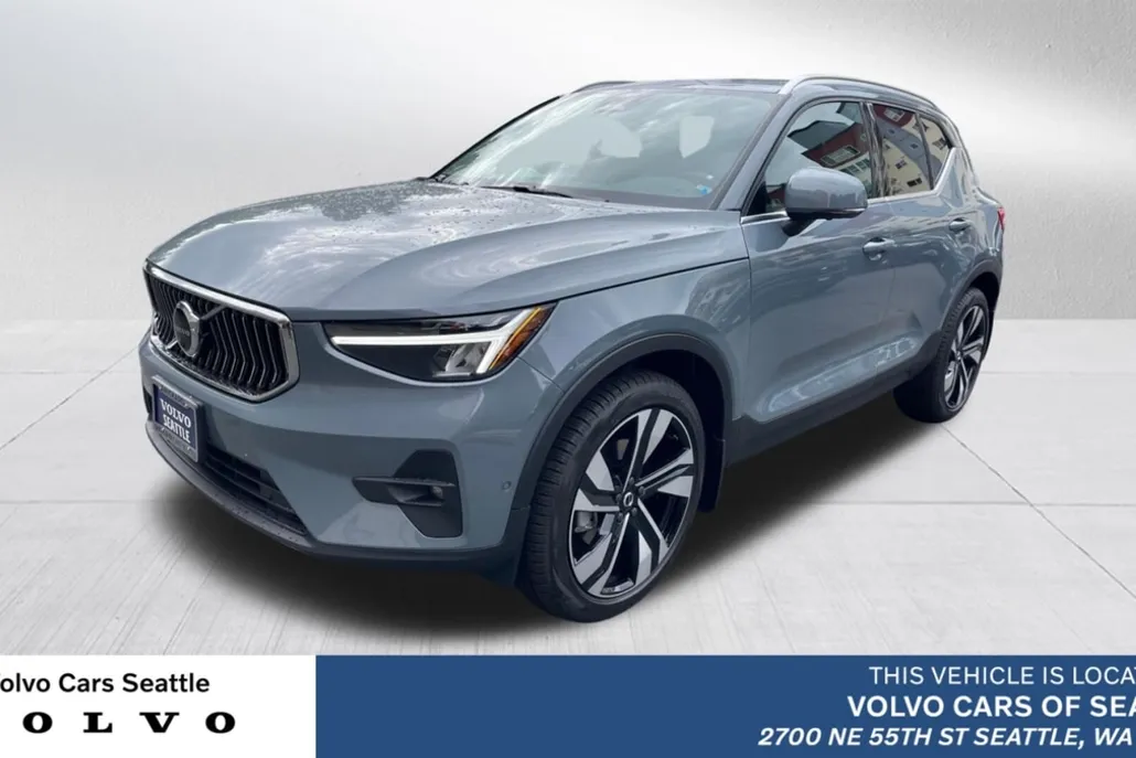 2023 Volvo XC40 Ultimate photo 1