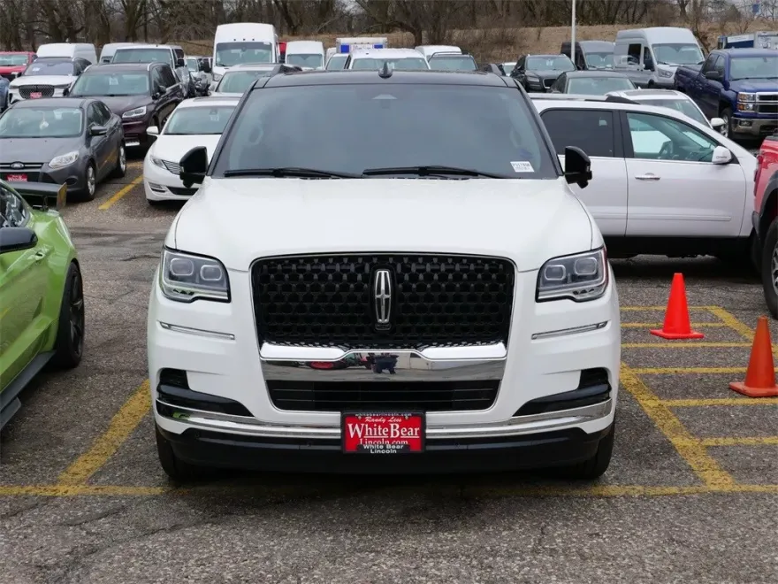 2024 Lincoln Navigator Black Label photo 2