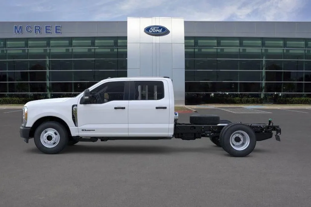 2025 Ford F-350 XL photo 1