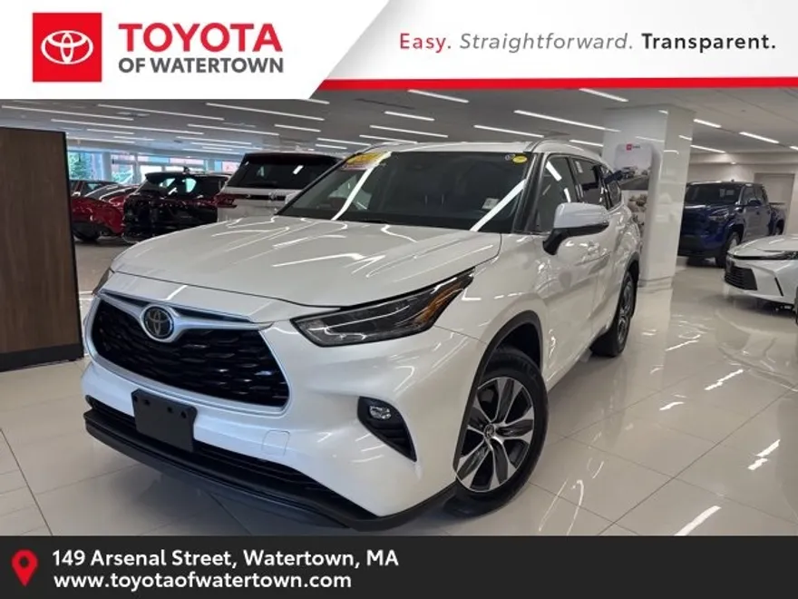 2021 Toyota Highlander XLE photo 1