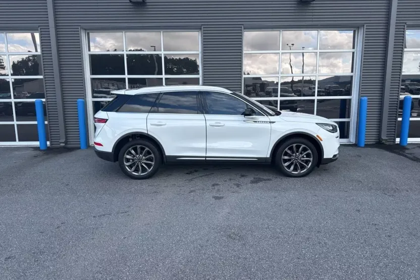 2021 Lincoln Corsair Standard photo 1