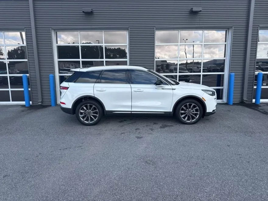 2021 Lincoln Corsair Standard photo 1