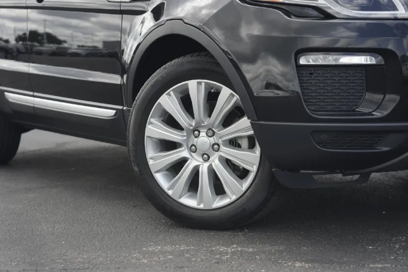 2019 Land Rover Range Rover Evoque HSE photo 1