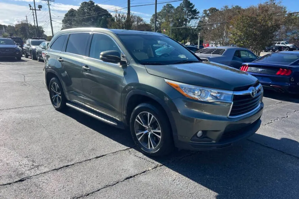 2016 Toyota Highlander Base Hybrid photo 1