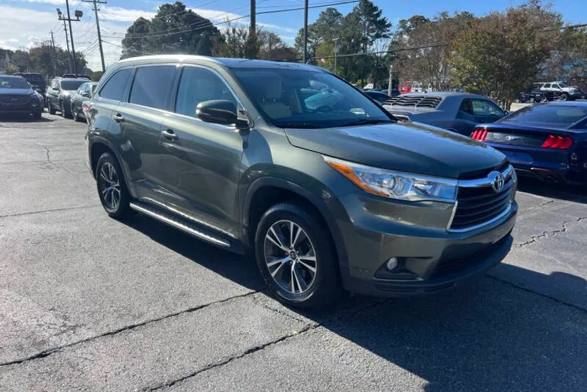 2016 Toyota Highlander Base Hybrid photo 1