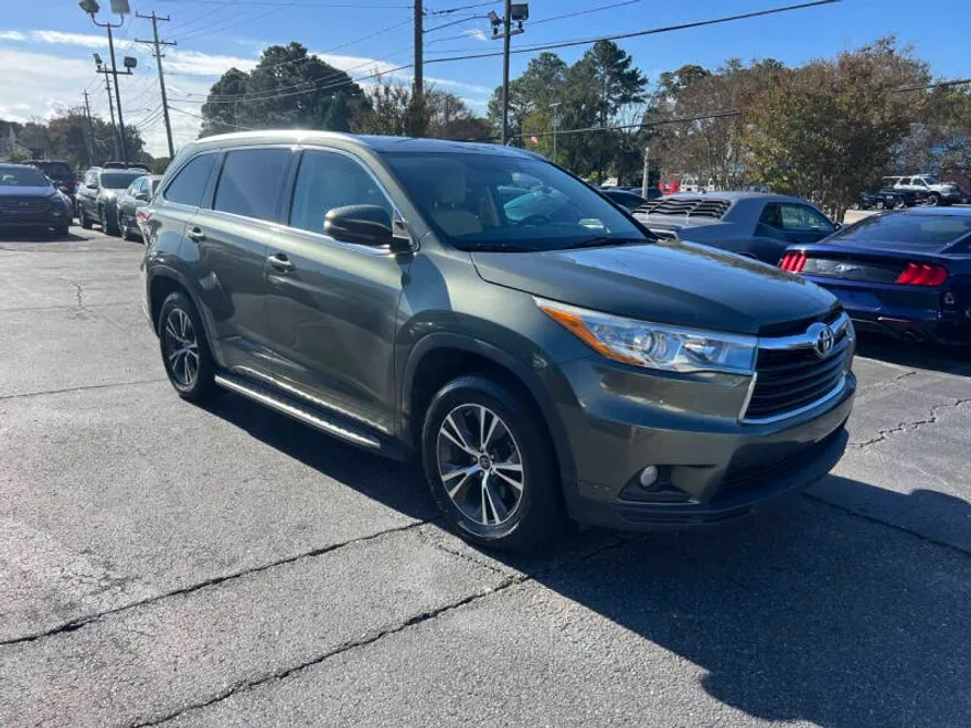 2016 Toyota Highlander Base Hybrid photo 1