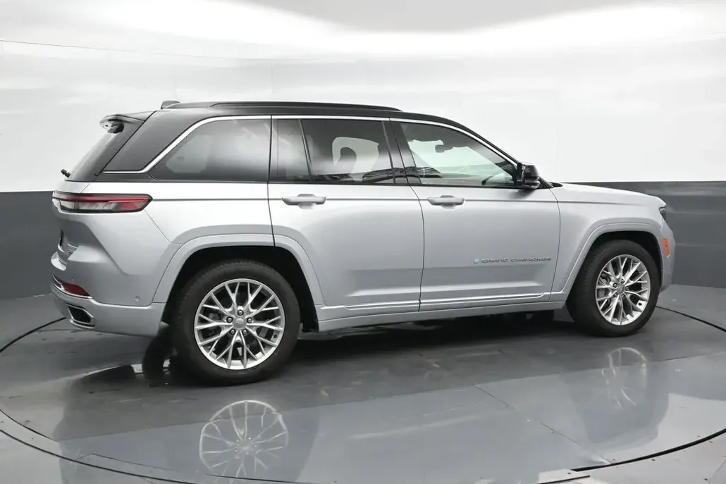 2024 Jeep Grand Cherokee Summit photo 1