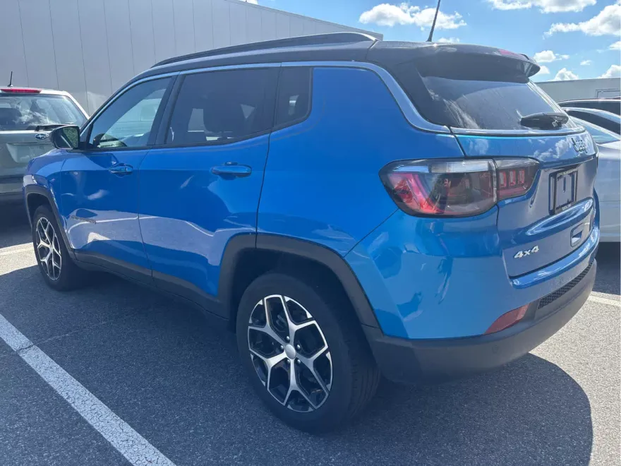 2024 Jeep Compass Limited photo 1