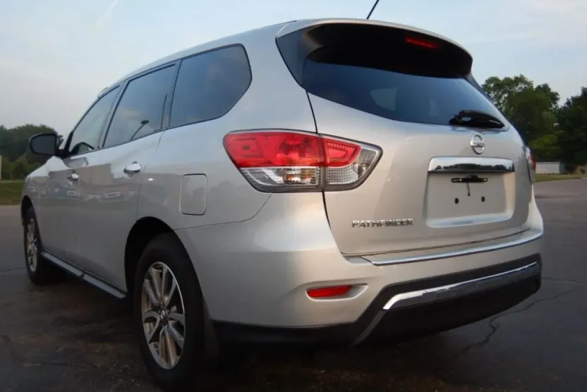 2014 Nissan Pathfinder photo 1