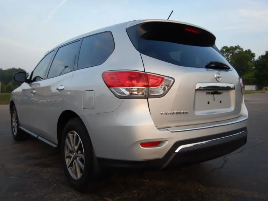 2014 Nissan Pathfinder photo 1