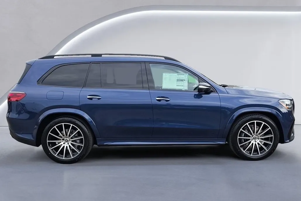 2026 Mercedes Benz GLS 450 4MATIC photo 1