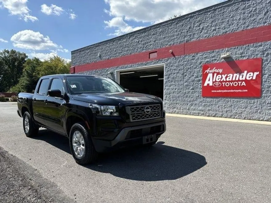 2023 Nissan Frontier Crew Cab SV photo 1
