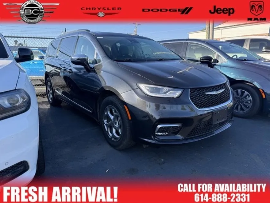 2023 Chrysler Pacifica Limited photo 1
