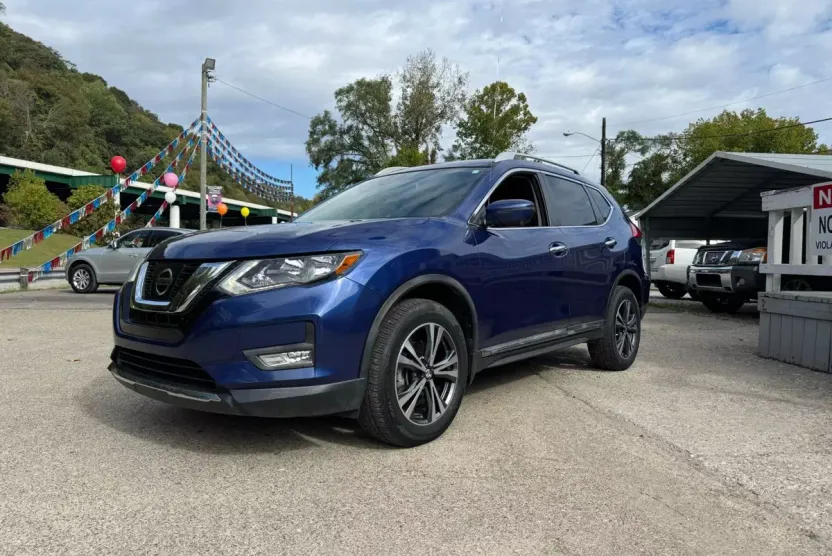 2017 Nissan Rogue SL photo 1