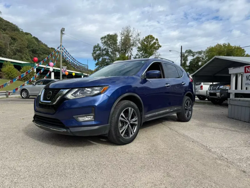 2017 Nissan Rogue SL photo 1