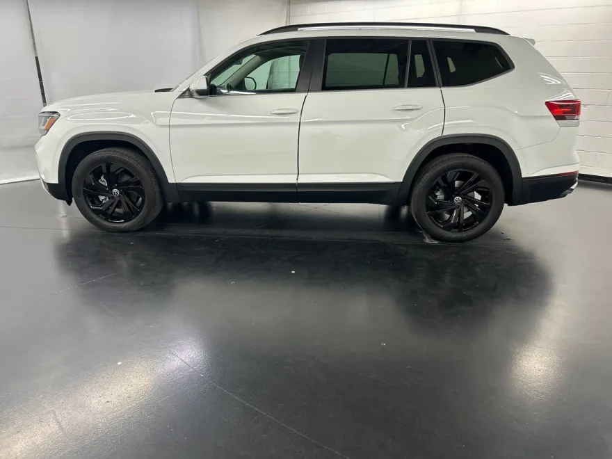 2022 Volkswagen Atlas V6 SE Technology photo 1