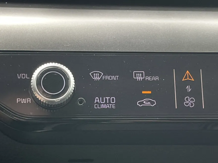 2025 Kia Carnival SX Prestige photo 5