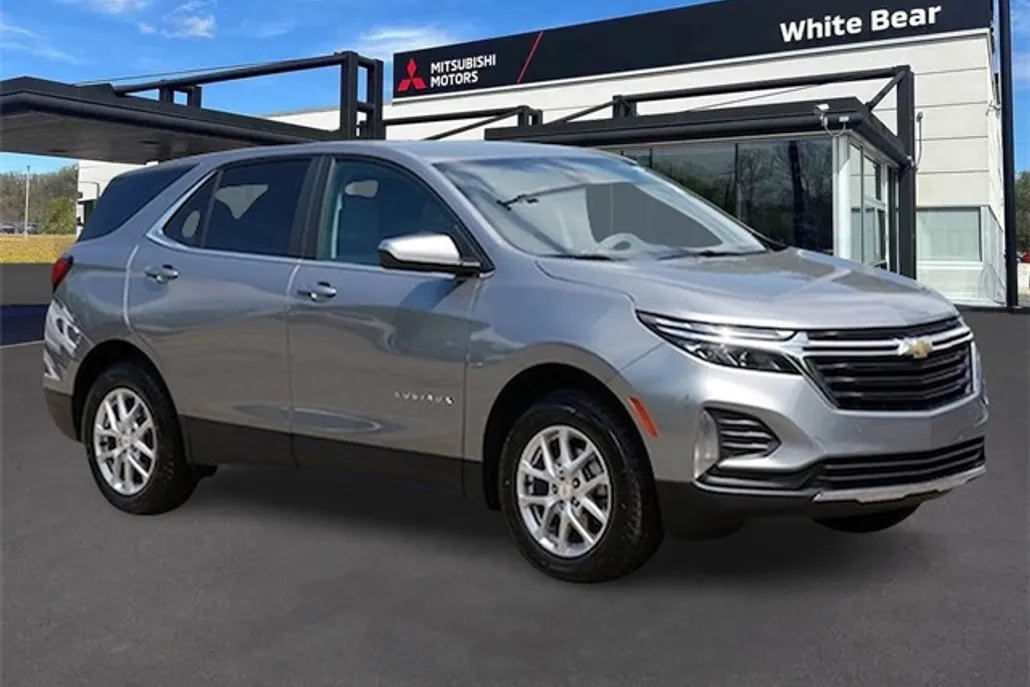 2023 Chevrolet Equinox LT photo 1