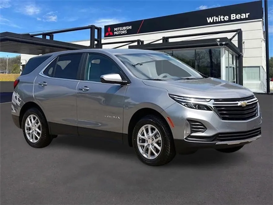 2023 Chevrolet Equinox LT photo 1