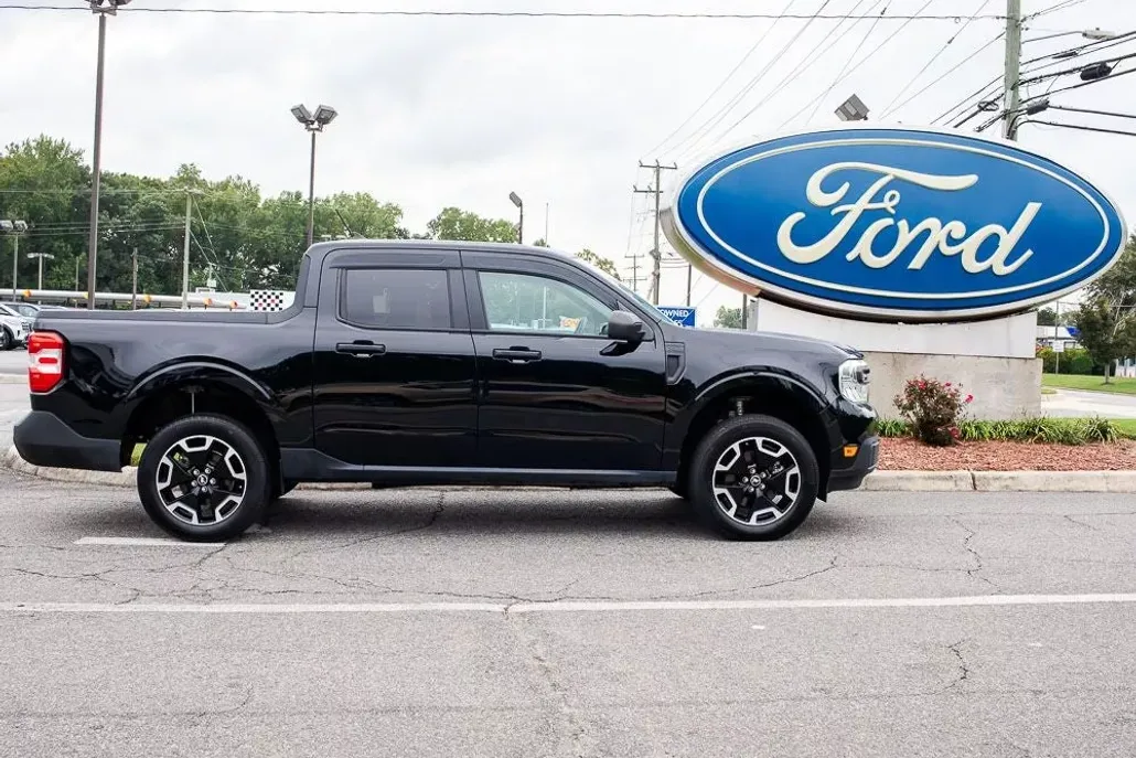 2022 Ford Maverick XL photo 1